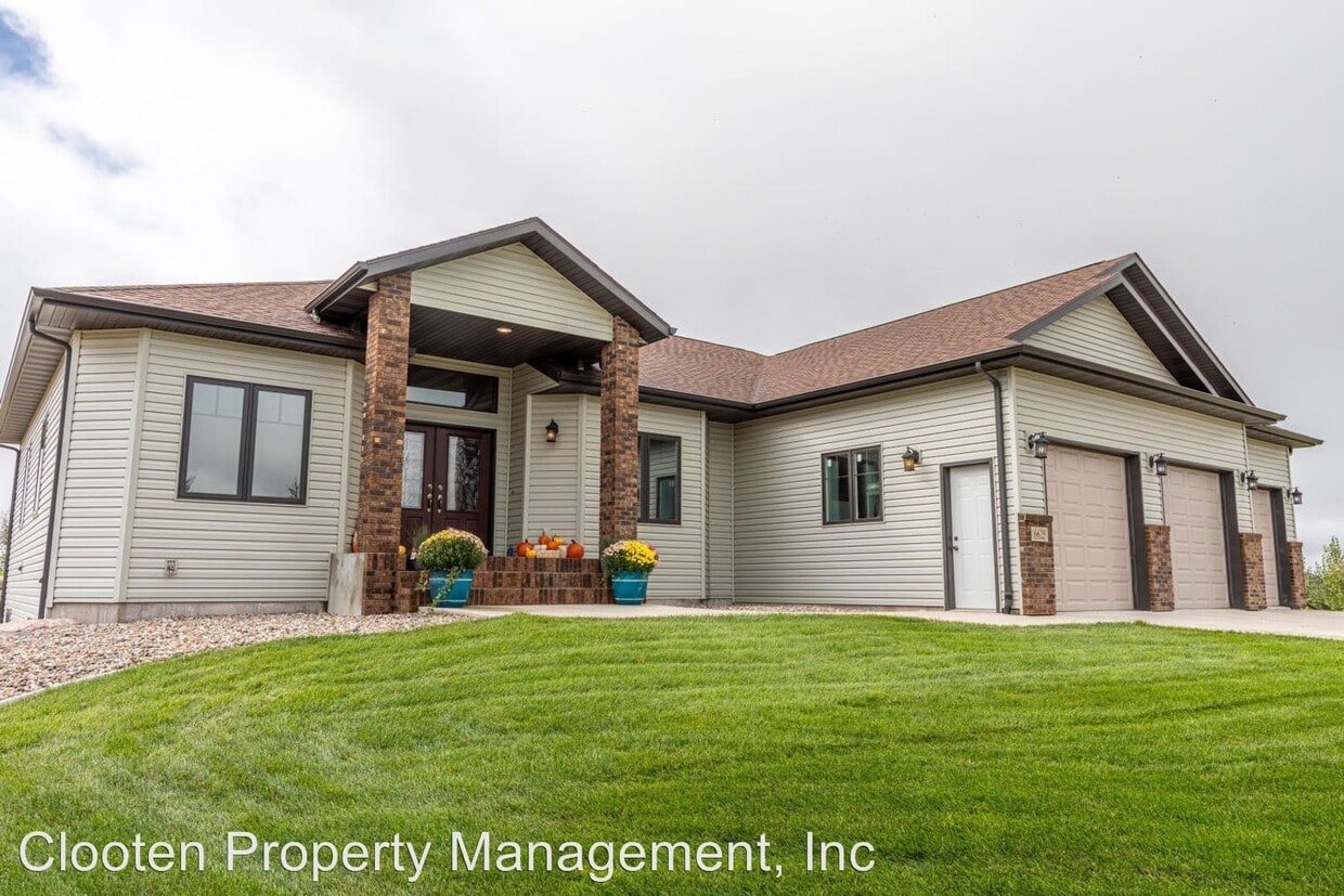 6625 Dakota Country Dr, Bismarck, ND 58503 House Rental in Bismarck