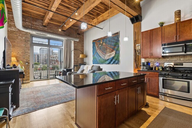 Foto del edificio - 770 W Gladys Ave