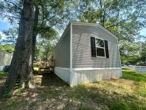 Building Photo - 23 White Oak Village