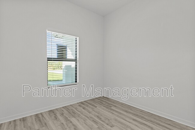 Foto del edificio - 5224 Centennial Blvd