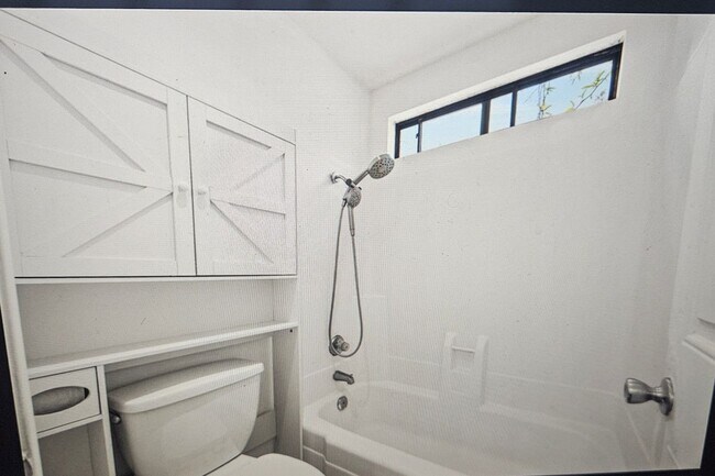 Foto del edificio - 1400 W Edgehill Rd