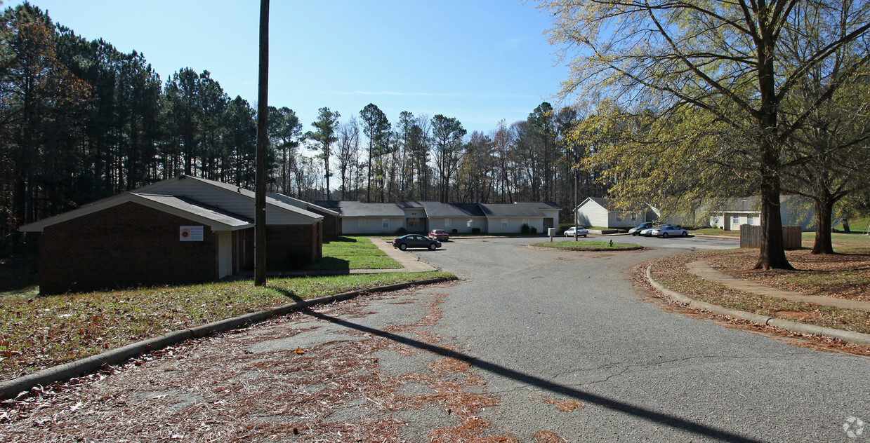 817-827 Delta St, Garner, NC 27529 - Apartments in Garner, NC ...