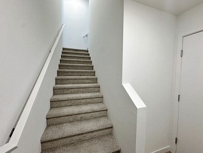 Foto del edificio - 1 WEEK FREE RENT! BRAND NEW BUILD! 2 BEDROOM TOWNHOME!