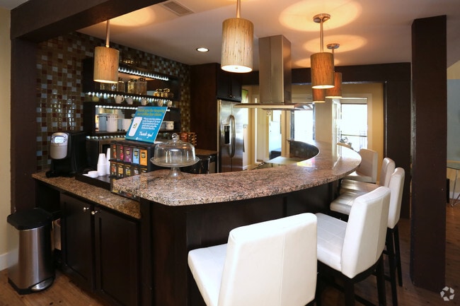 Building Photo - Stonesthrow