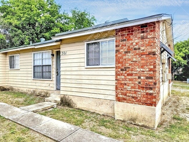 Building Photo - 844 E Sunshine Dr