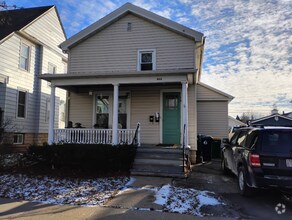 164 1/2-1-2 E 1st St