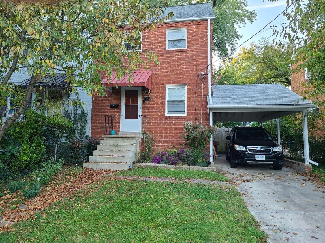 Foto principal - 6907 Little Falls Rd