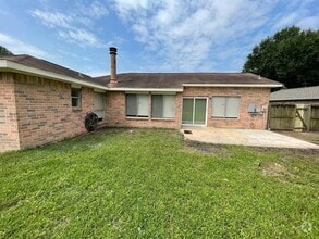 Building Photo - 451 Oakdale Dr