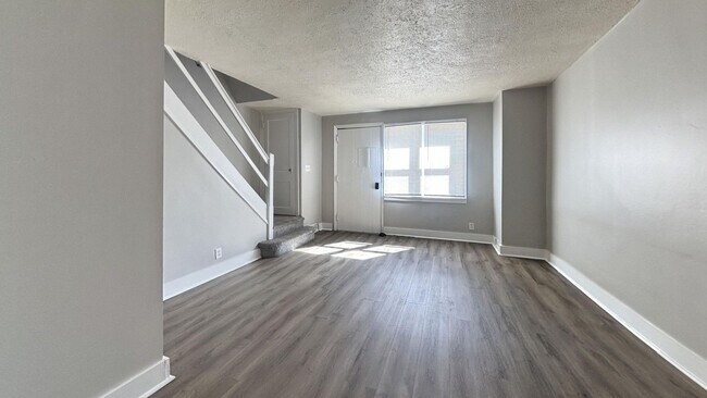 Foto del edificio - Gorgeously Remodeled 2BR Townhome w/ Garage in Upper Darby