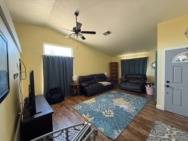 Foto del edificio - 3726 Garnet Ave