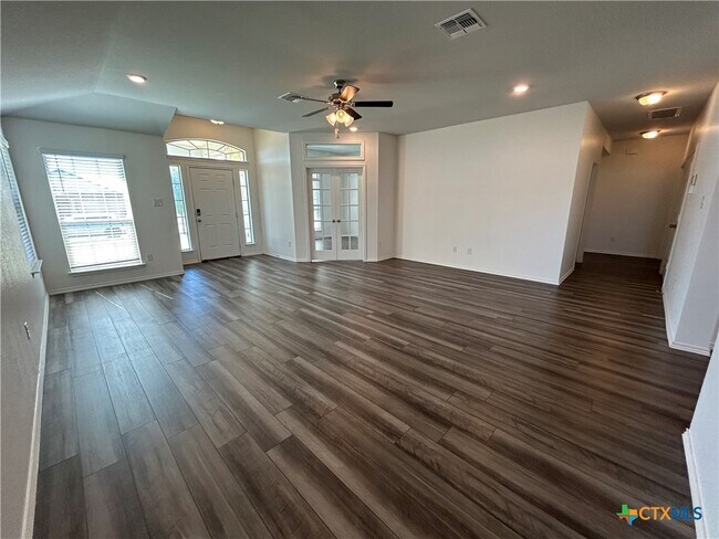 Foto del edificio - 311 Paddock Ln