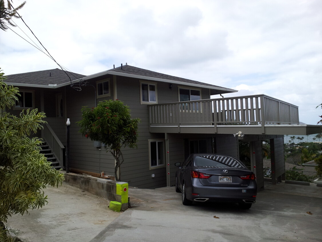 Primary Photo - Large Upstairs Unit (Duplex) Kaneohe - 3 b...