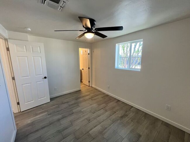 Building Photo - House For Rent