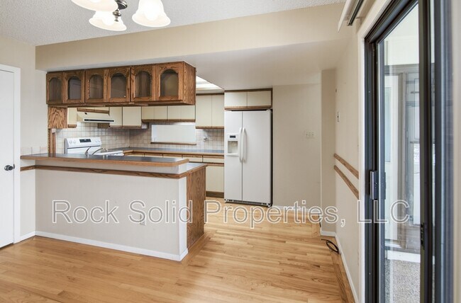 Foto del edificio - 5416 Meadowbrook Dr