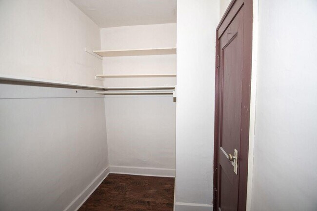 Foto del edificio - 5819 E Washington St