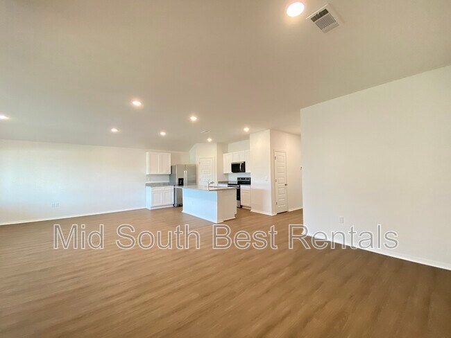 Building Photo - 84 Kelton Ln