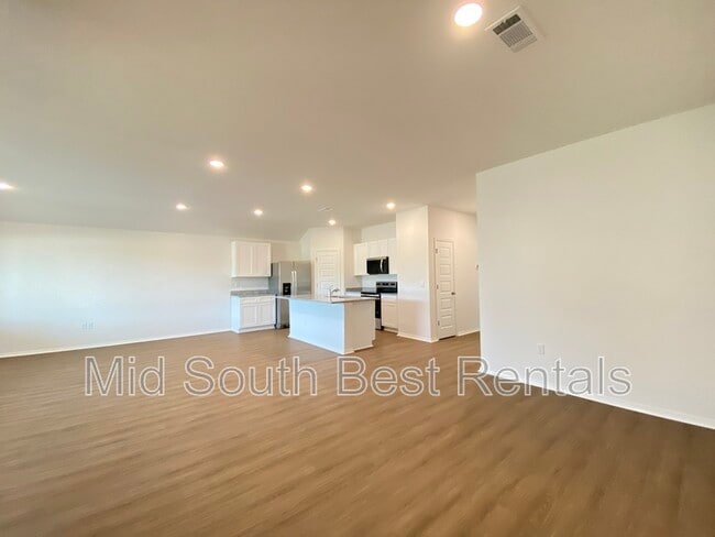 Foto del edificio - 84 Kelton Ln