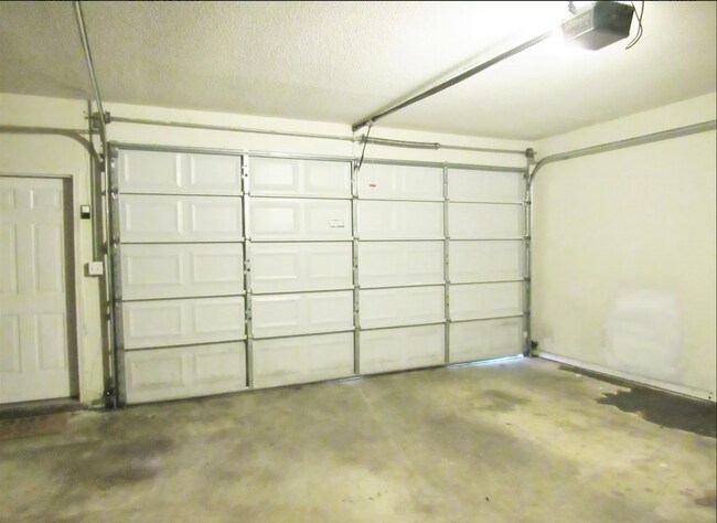 GARAGE - 1062 Sheridan St