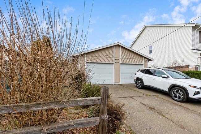 Building Photo - 6509 SE Woodstock Blvd