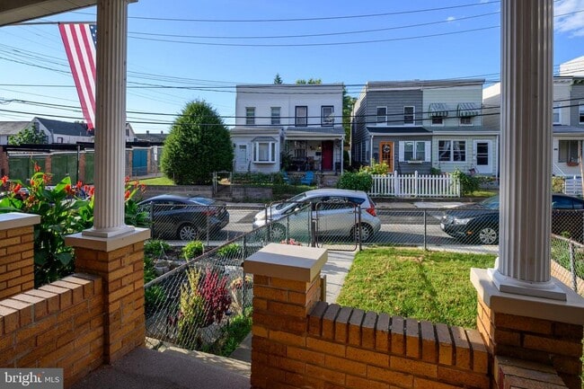 Building Photo - 1109 W 40th St