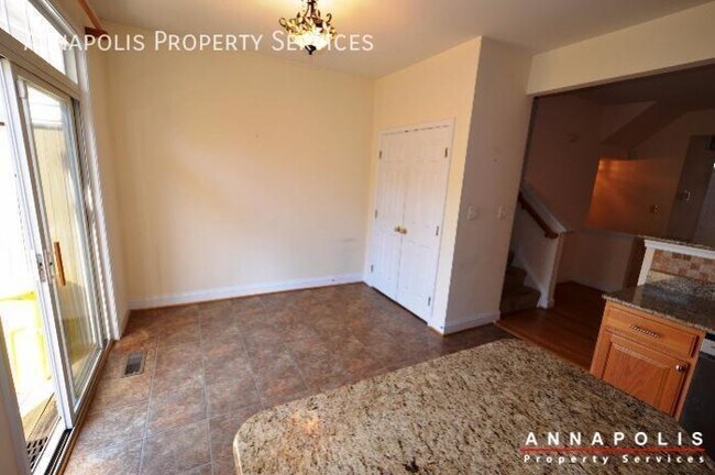 Foto del edificio - 828 Stonehurst Ct