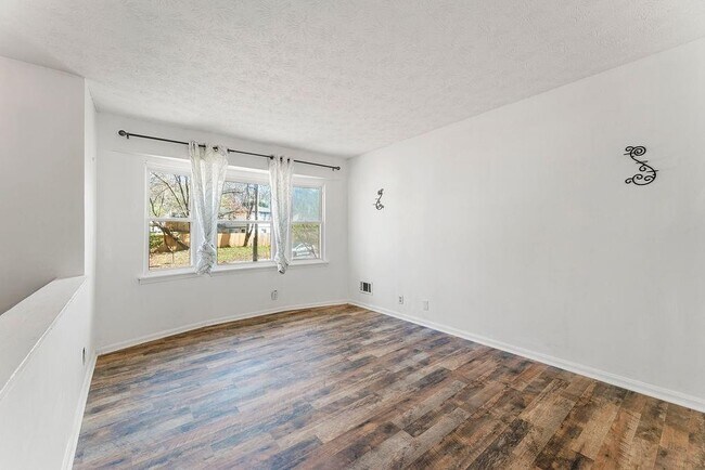 Foto del edificio - 2613 Lewfield Cir SE