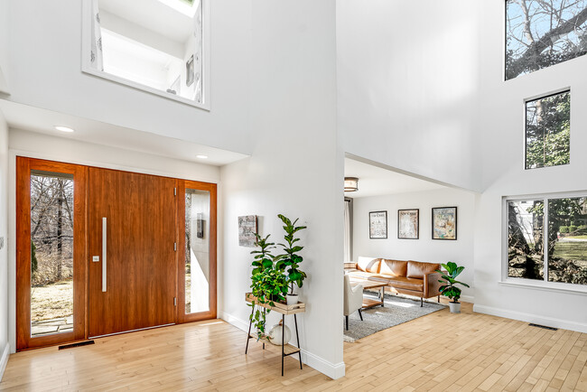 Building Photo - 65 Saxon Wood Rd