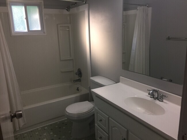 Baño completo - 2831 Bexley Ct