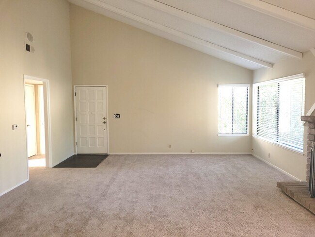 Foto del edificio - Saratoga 2 Bedroom Upstairs Unit in Great Complex!