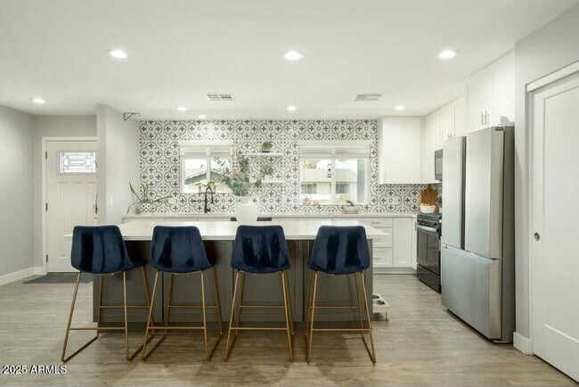 Foto del edificio - 8115 E Cypress St