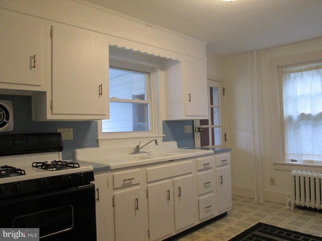 Building Photo - 107 Woodside Ave