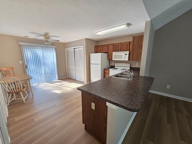 Building Photo - FOR RENT! Jeffersontown! Newer Jtown Ranch...