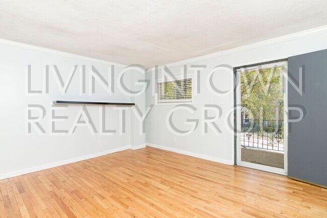 Photo - Special : First 6 months $1100 for immedia... House