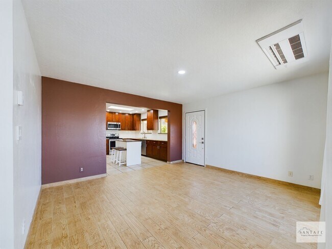 Foto del edificio - Single Level, single family home with gara...