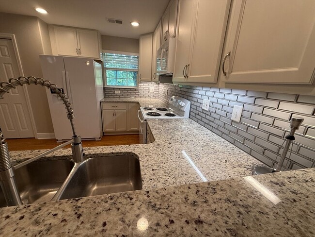 Building Photo - East Tallahassee Townhome With Garage