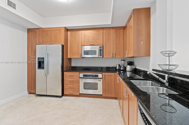Foto del edificio - 3340 NE 190th St