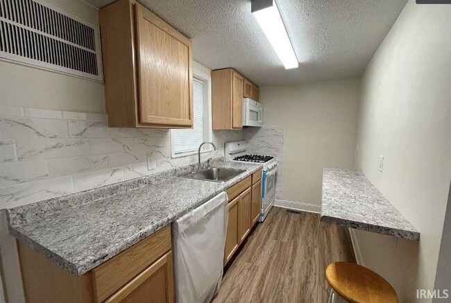 Building Photo - 726 S 31st St