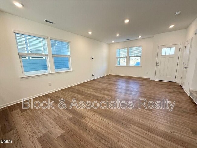 Building Photo - 332 Hacksaw Trl