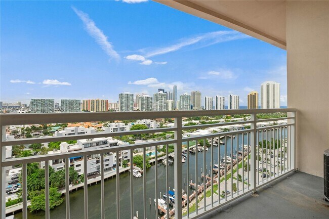 Building Photo - 400 Kings Point Dr