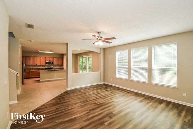 Building Photo - 1504 Falabella Dr