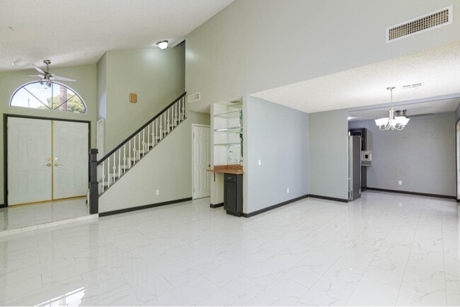 Foto del edificio - 6445 Peachwood Rd