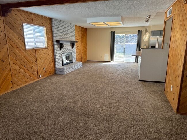 Foto del edificio - 3 Bedroom, 2 Bathroom Home Near Chelwood P...