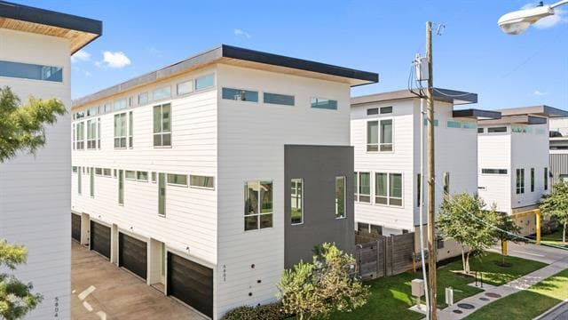 Building Photo - 5802 Lindell Ave