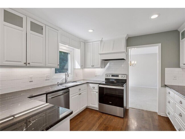 Foto del edificio - 16091 Highwood Dr