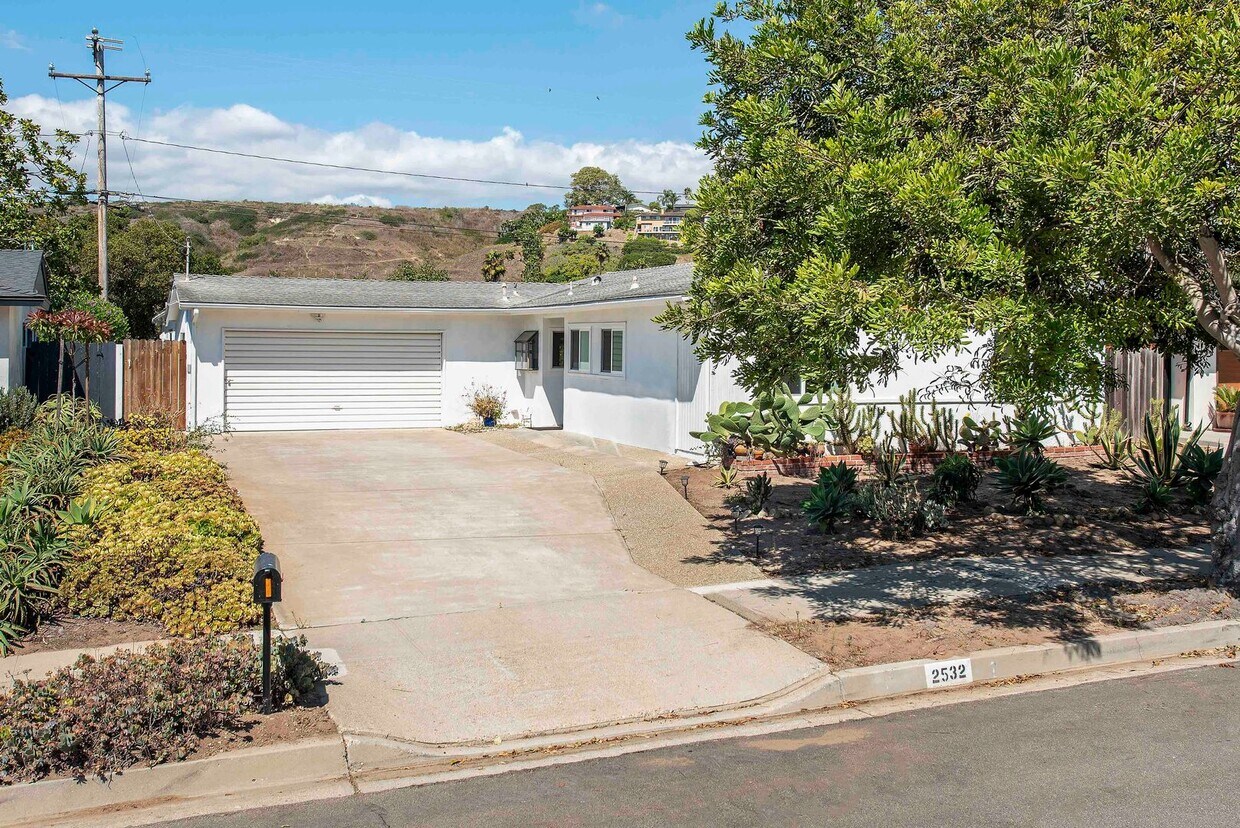 Foto principal - Charming Mesa Home in Prime Location!