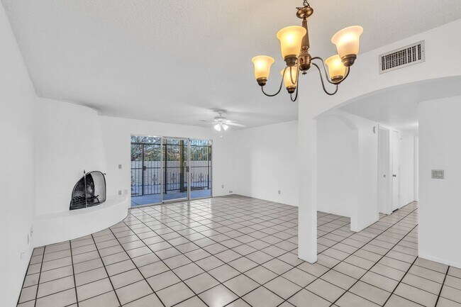 Foto del edificio - 7860 E Baker St