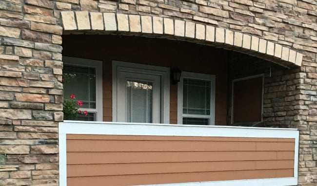 Building Photo - 2803 Kansas Dr