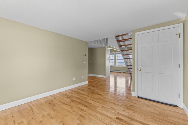 Foto del edificio - 185 Thayer Bay Rd