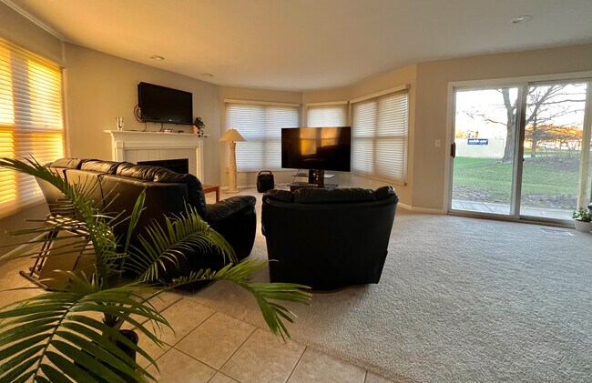 living room - 77 Willow Pky