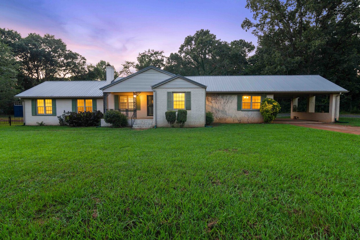 1004 North St E, Talladega, AL 35160 House Rental in Talladega, AL